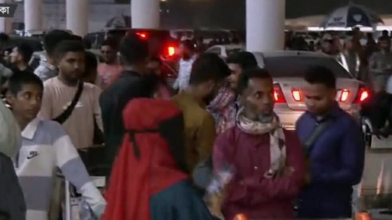 ঢাকা বিমানবন্দরে আটকা হাজারো প্রবাসী, ভিসার মেয়াদ ও কানেক্টিং ফ্লাইট নিয়ে শঙ্কা  