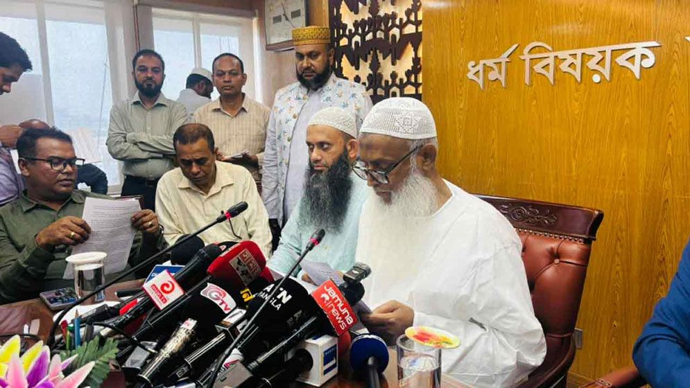 হজ ২০২৭: সরকারি মাধ্যমে দুই প্যাকেজ ঘোষণা, বিমান ভাড়া কমলো প্রায় ২৫ হাজার