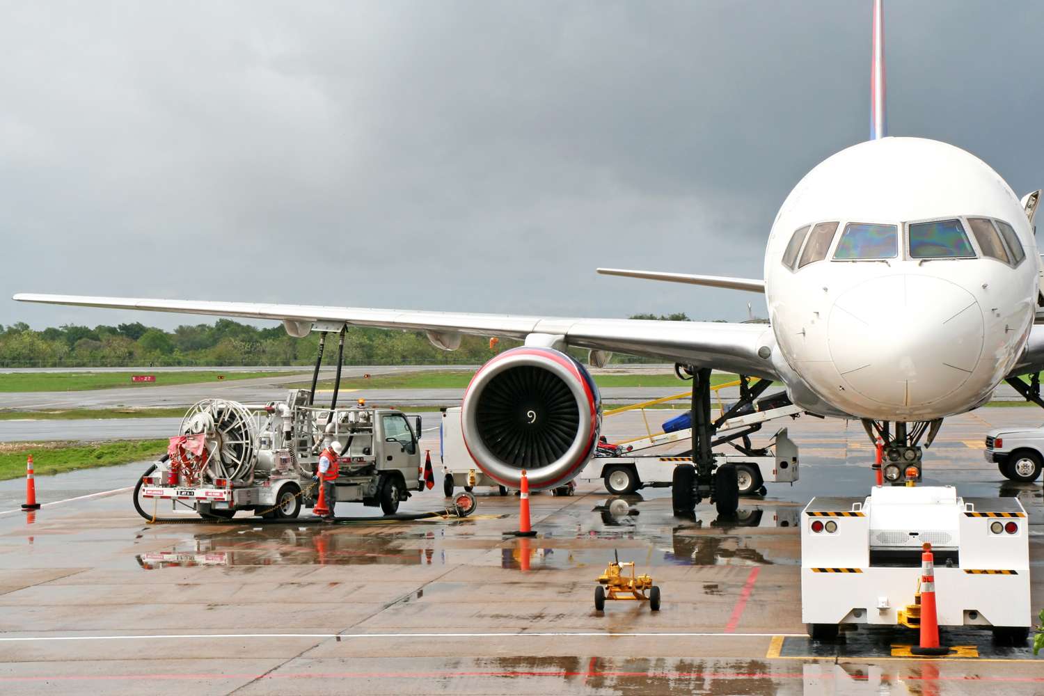 ইউরোপে মাত্র ছয় সপ্তাহের জেট ফুয়েল মজুদ অবশিষ্ট, বিমান চলাচলে বিপর্যয়ের আশঙ্কা